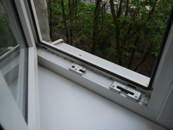Crank Window Repair